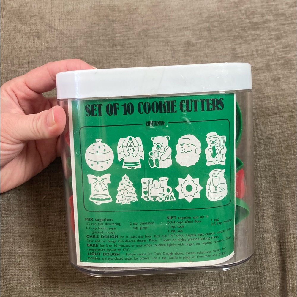 Vintage Wal-Mart Holiday Cookie Cutters Set of 10 Red Green Plastic No. 163 - Picture 2 of 6
